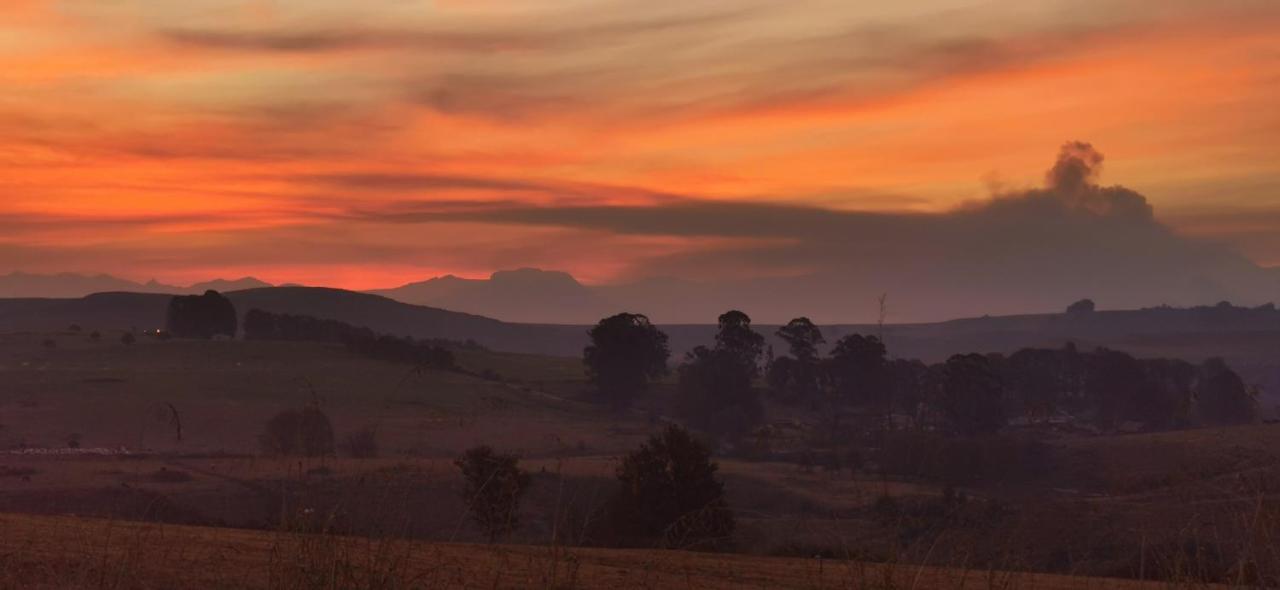 Hotel Nguni Moon Tepee Camp Underberg Exterior foto