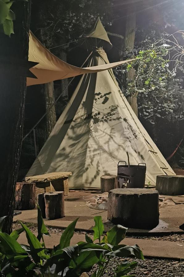 Hotel Nguni Moon Tepee Camp Underberg Exterior foto